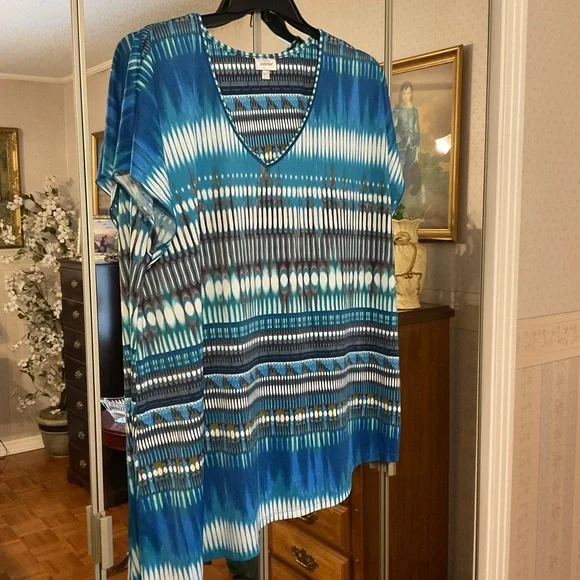 NEW WITHOUT TAGS AVENUE PLUS SIZE TOP 22/24 MULTI COLORS - Picture 1 of 16